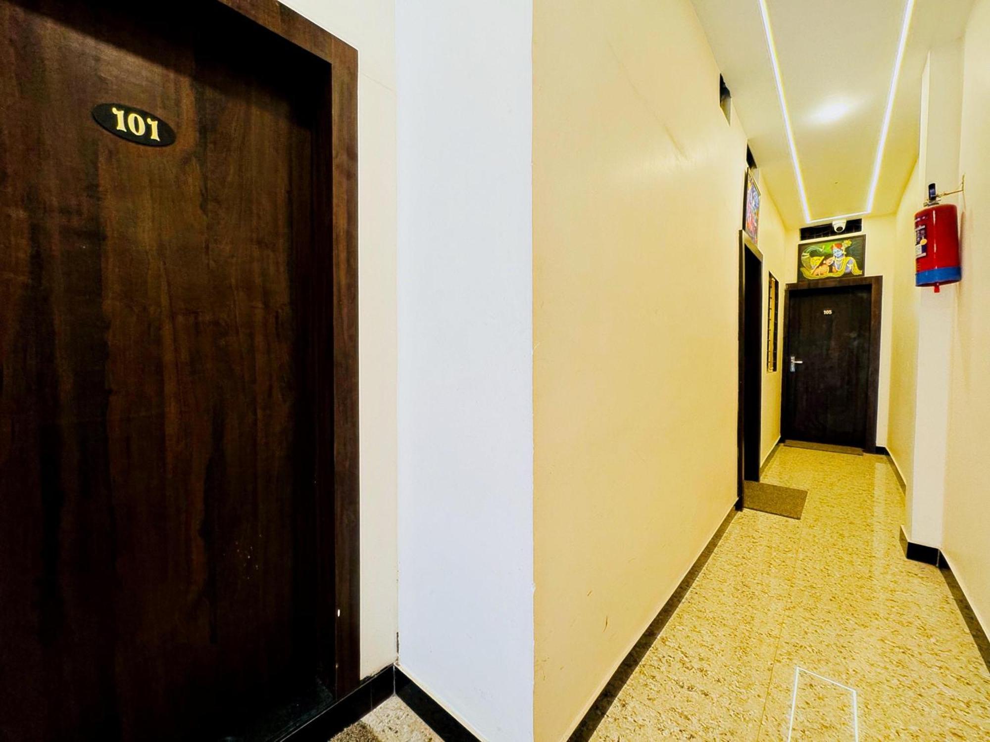 Hotel Hariom Palace Ujaim Exterior foto